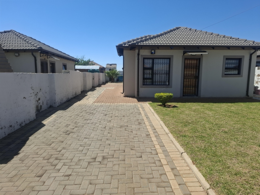 3 Bedroom Property for Sale in Westonaria Gauteng