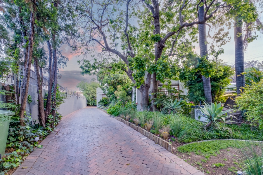 5 Bedroom Property for Sale in Lonehill Gauteng
