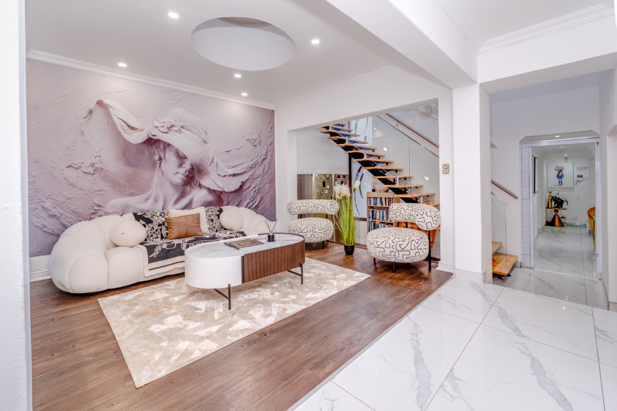 5 Bedroom Property for Sale in Lonehill Gauteng