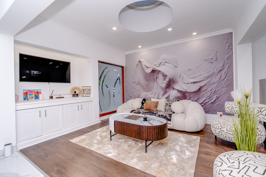 5 Bedroom Property for Sale in Lonehill Gauteng