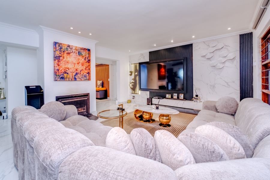 5 Bedroom Property for Sale in Lonehill Gauteng