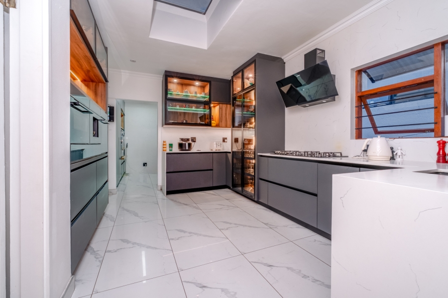 5 Bedroom Property for Sale in Lonehill Gauteng