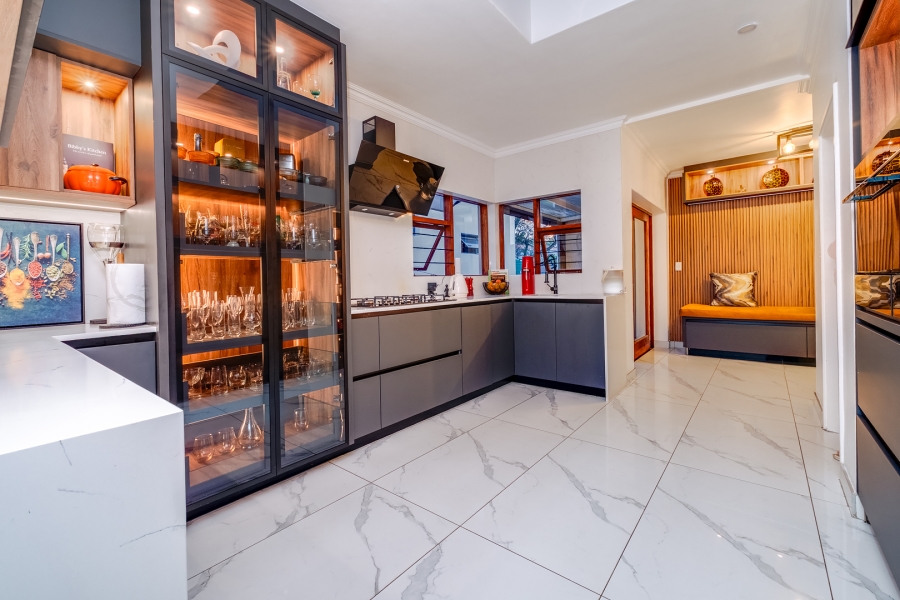 5 Bedroom Property for Sale in Lonehill Gauteng