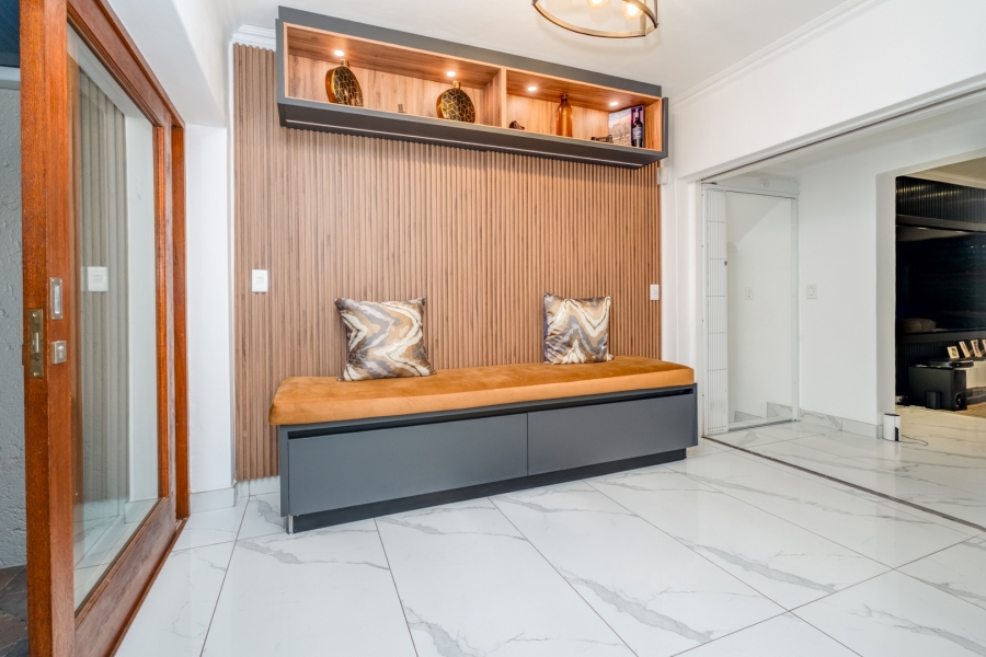 5 Bedroom Property for Sale in Lonehill Gauteng