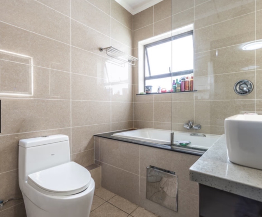 To Let 2 Bedroom Property for Rent in Broadacres Gauteng