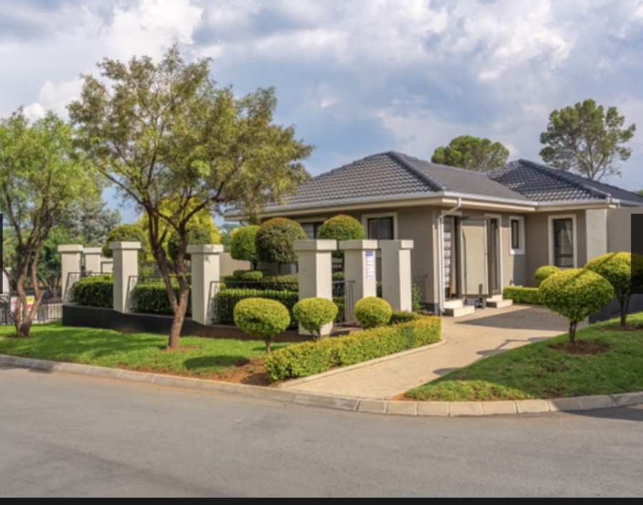To Let 2 Bedroom Property for Rent in Broadacres Gauteng