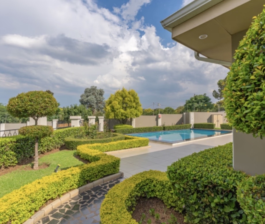 To Let 2 Bedroom Property for Rent in Broadacres Gauteng