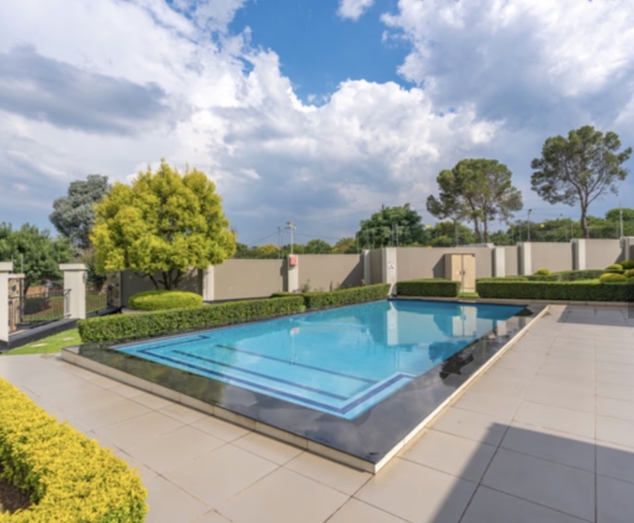 To Let 2 Bedroom Property for Rent in Broadacres Gauteng