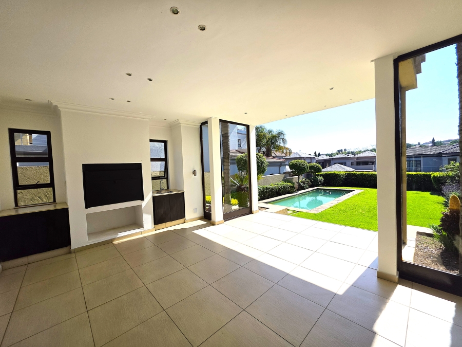 5 Bedroom Property for Sale in Blue Valley Golf Estate Gauteng