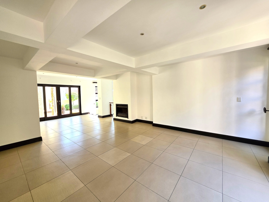 5 Bedroom Property for Sale in Blue Valley Golf Estate Gauteng