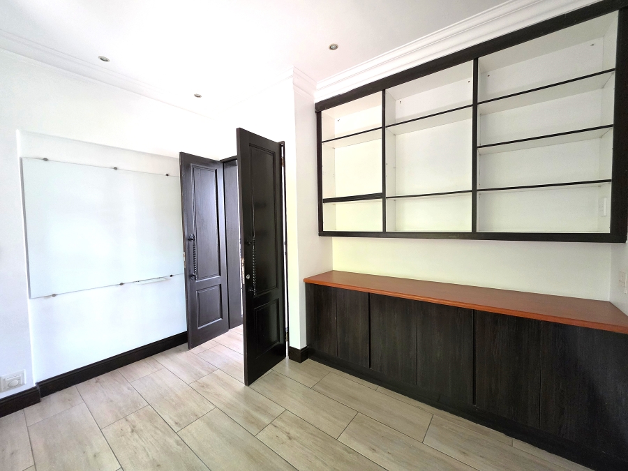 5 Bedroom Property for Sale in Blue Valley Golf Estate Gauteng