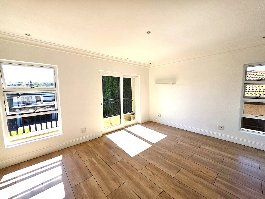 5 Bedroom Property for Sale in Blue Valley Golf Estate Gauteng