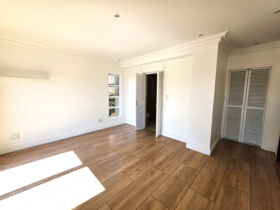 5 Bedroom Property for Sale in Blue Valley Golf Estate Gauteng