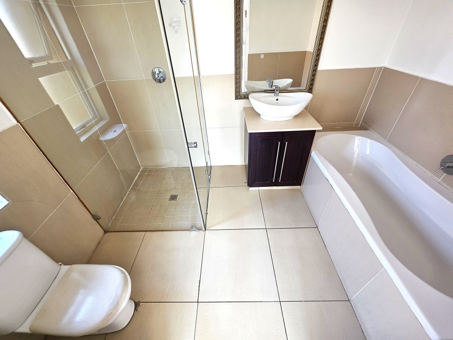 5 Bedroom Property for Sale in Blue Valley Golf Estate Gauteng