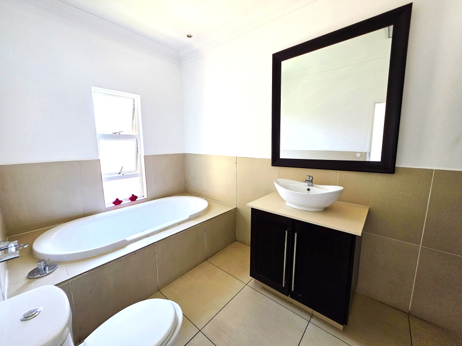 5 Bedroom Property for Sale in Blue Valley Golf Estate Gauteng