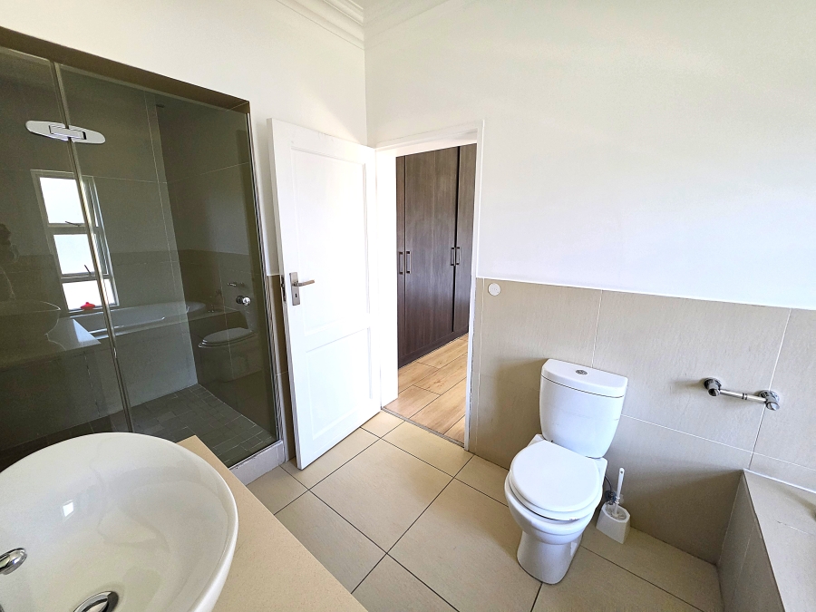5 Bedroom Property for Sale in Blue Valley Golf Estate Gauteng