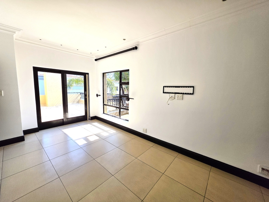 5 Bedroom Property for Sale in Blue Valley Golf Estate Gauteng