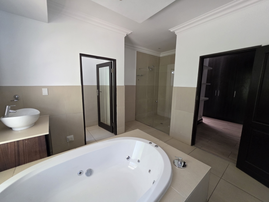 5 Bedroom Property for Sale in Blue Valley Golf Estate Gauteng