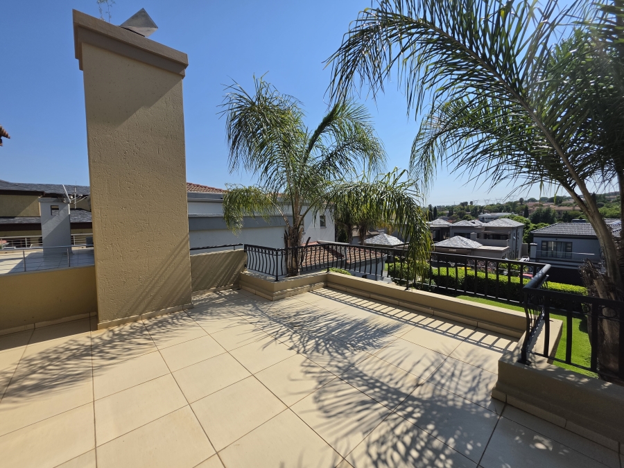 5 Bedroom Property for Sale in Blue Valley Golf Estate Gauteng