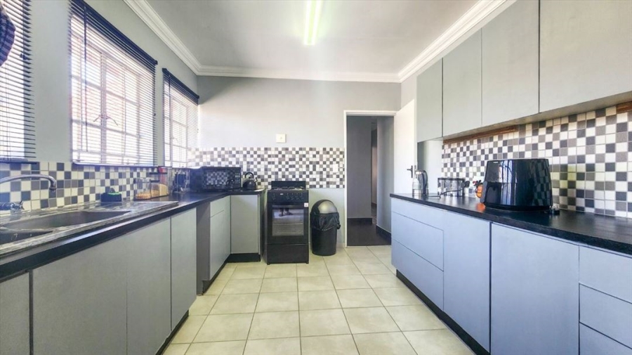 4 Bedroom Property for Sale in Birchleigh Gauteng