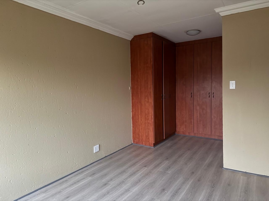 To Let 3 Bedroom Property for Rent in Sonneveld Gauteng