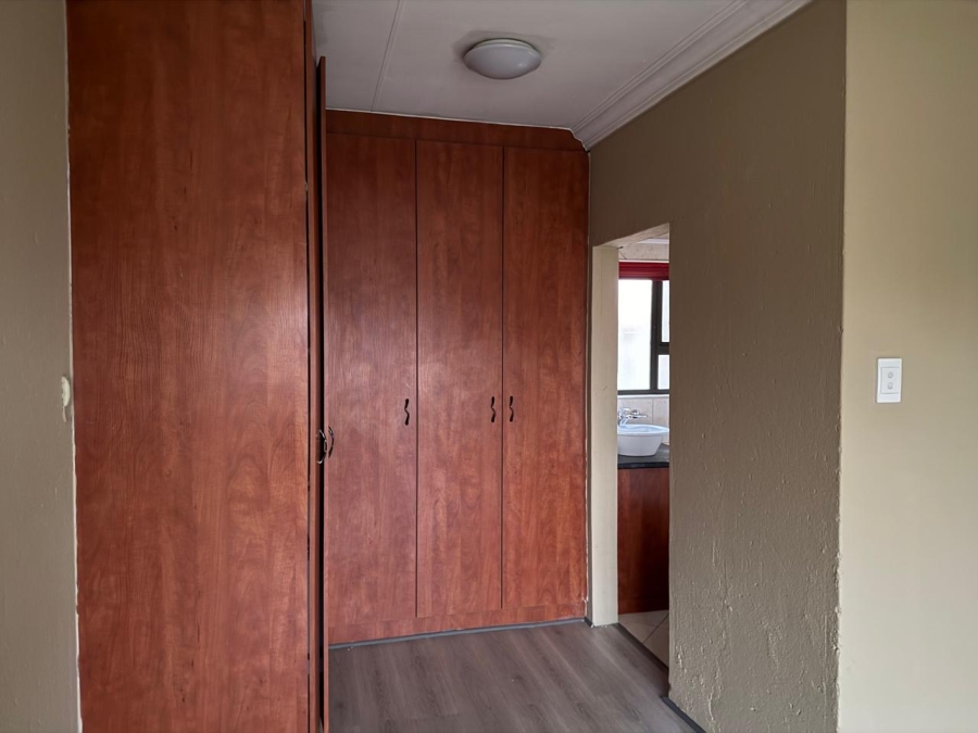 To Let 3 Bedroom Property for Rent in Sonneveld Gauteng
