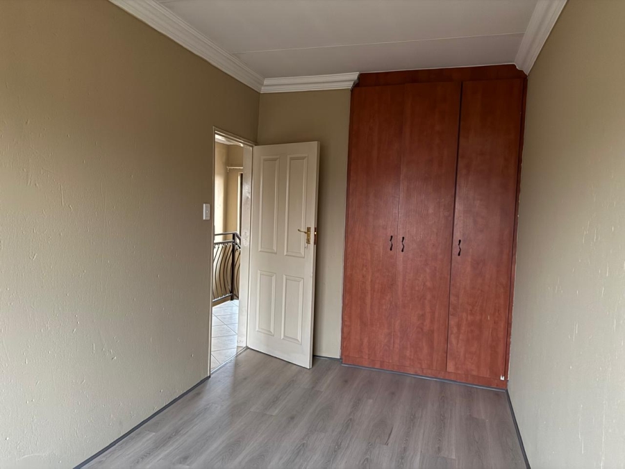 To Let 3 Bedroom Property for Rent in Sonneveld Gauteng