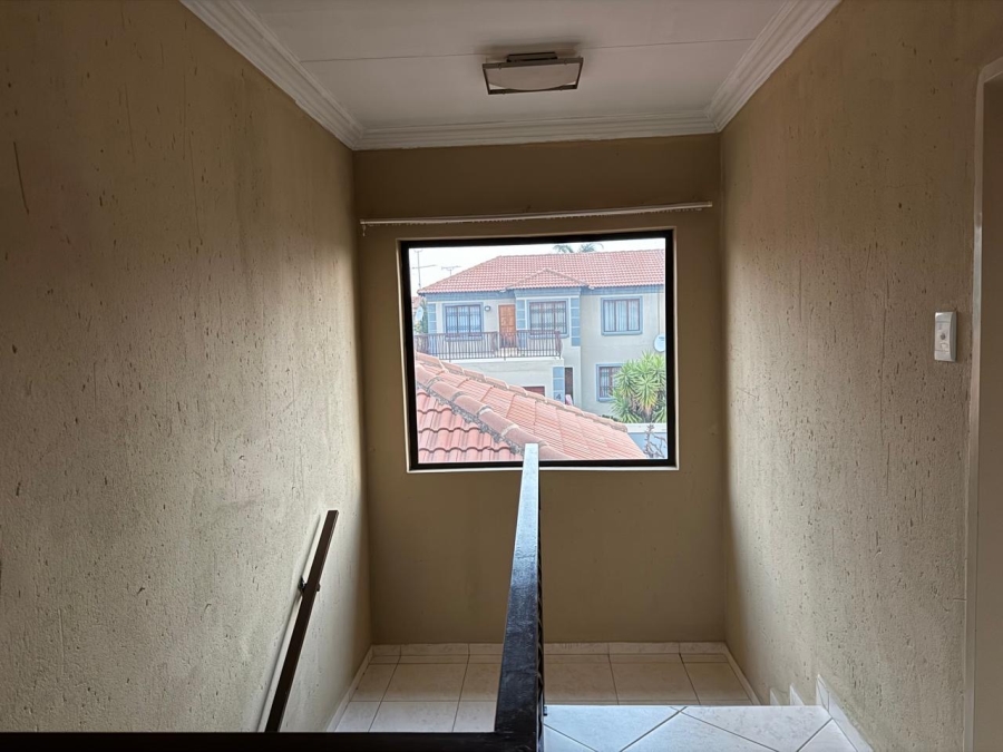 To Let 3 Bedroom Property for Rent in Sonneveld Gauteng