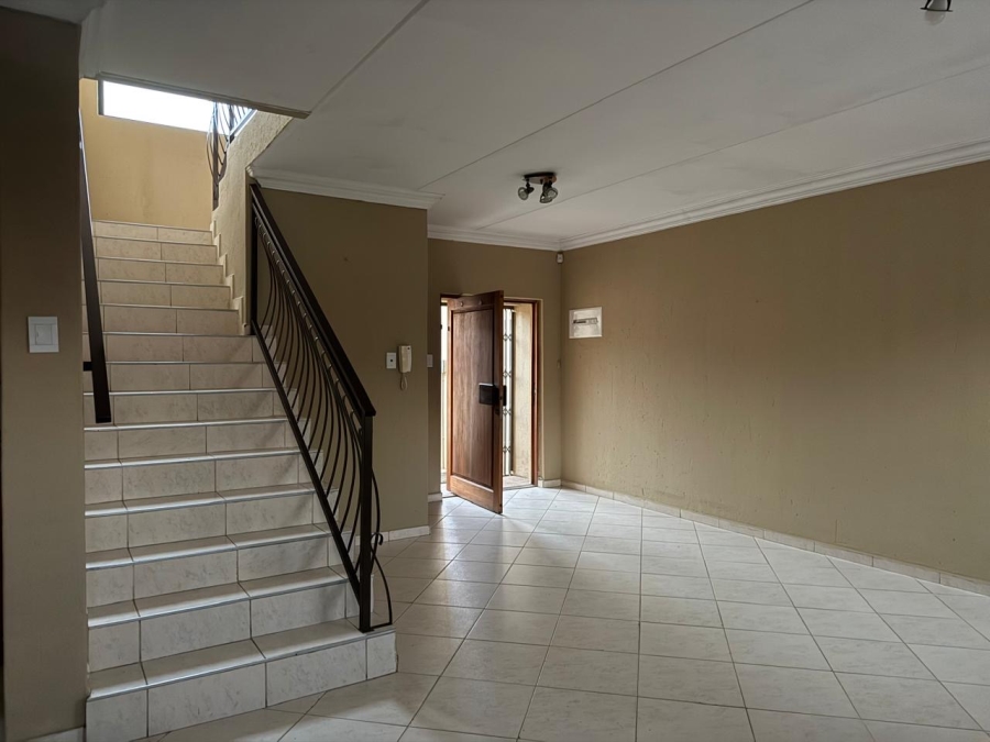 To Let 3 Bedroom Property for Rent in Sonneveld Gauteng