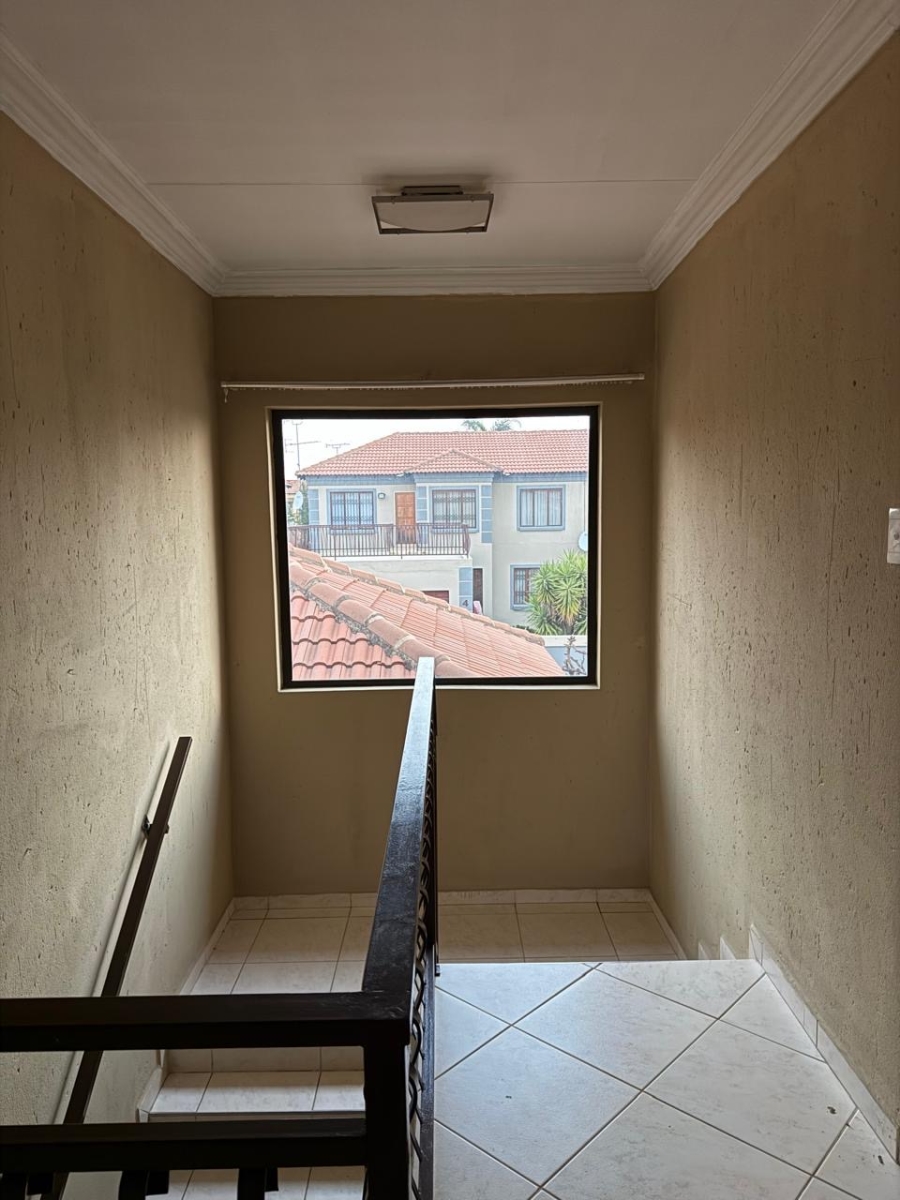 To Let 3 Bedroom Property for Rent in Sonneveld Gauteng