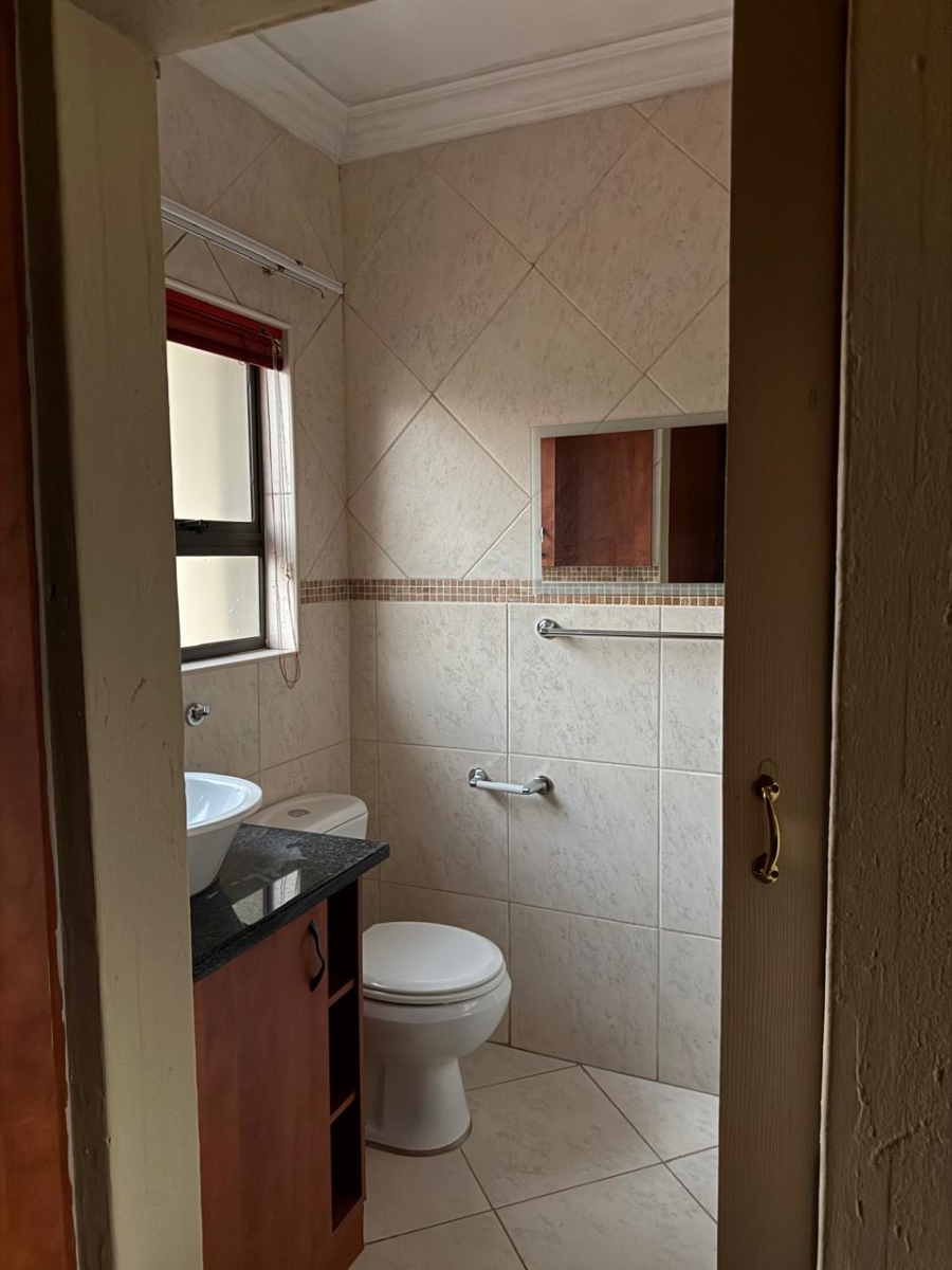 To Let 3 Bedroom Property for Rent in Sonneveld Gauteng