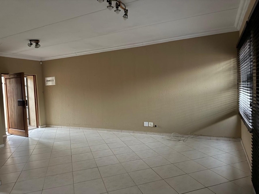 To Let 3 Bedroom Property for Rent in Sonneveld Gauteng