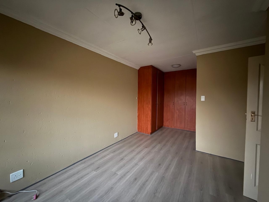 To Let 3 Bedroom Property for Rent in Sonneveld Gauteng