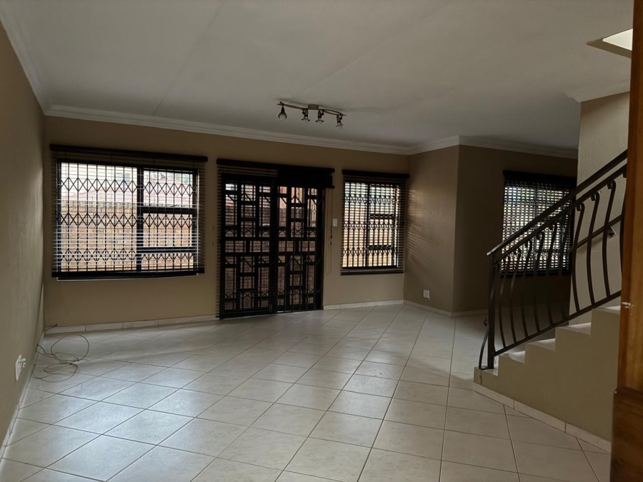 To Let 3 Bedroom Property for Rent in Sonneveld Gauteng