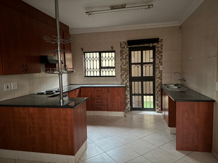 To Let 3 Bedroom Property for Rent in Sonneveld Gauteng