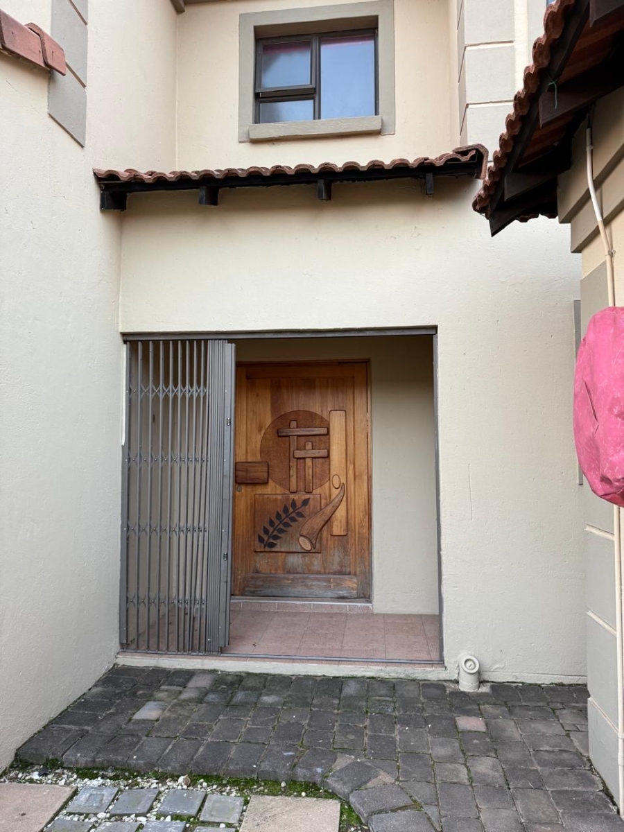 To Let 3 Bedroom Property for Rent in Sonneveld Gauteng