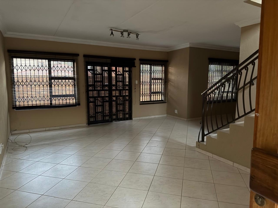 To Let 3 Bedroom Property for Rent in Sonneveld Gauteng