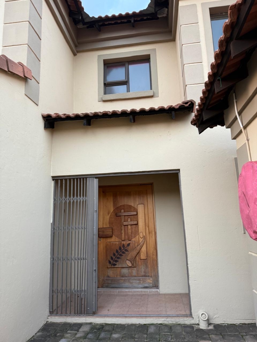 To Let 3 Bedroom Property for Rent in Sonneveld Gauteng
