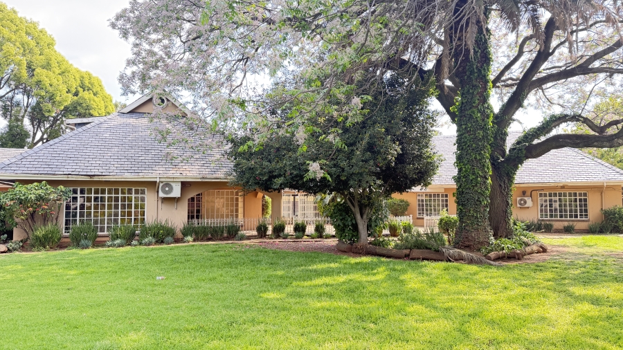 5 Bedroom Property for Sale in Lakefield Gauteng