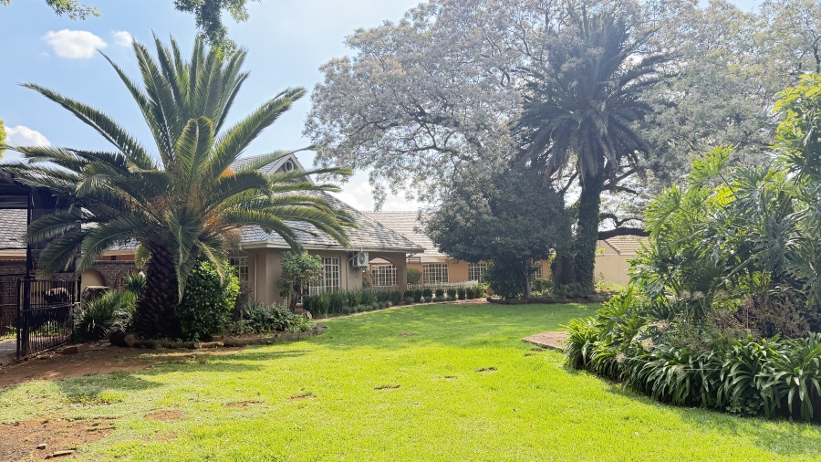 5 Bedroom Property for Sale in Lakefield Gauteng