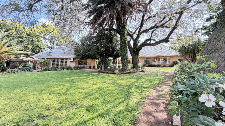 5 Bedroom Property for Sale in Lakefield Gauteng