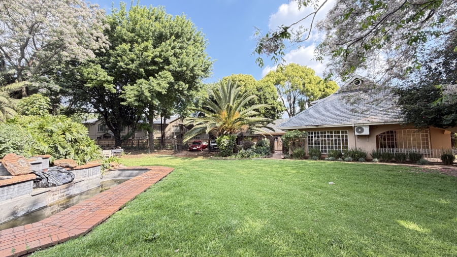 5 Bedroom Property for Sale in Lakefield Gauteng