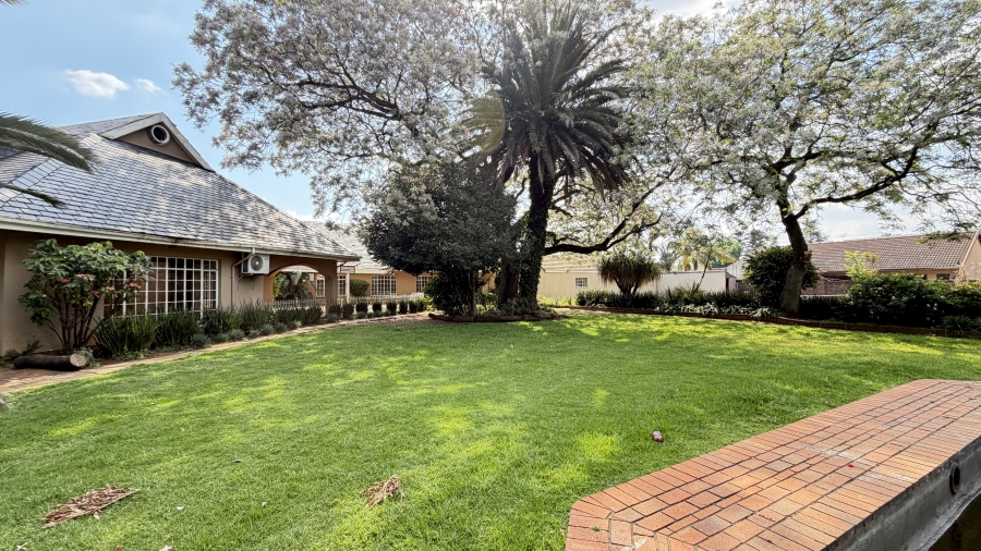 5 Bedroom Property for Sale in Lakefield Gauteng