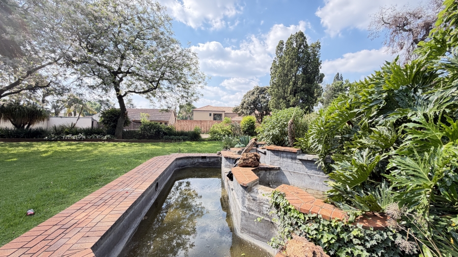 5 Bedroom Property for Sale in Lakefield Gauteng