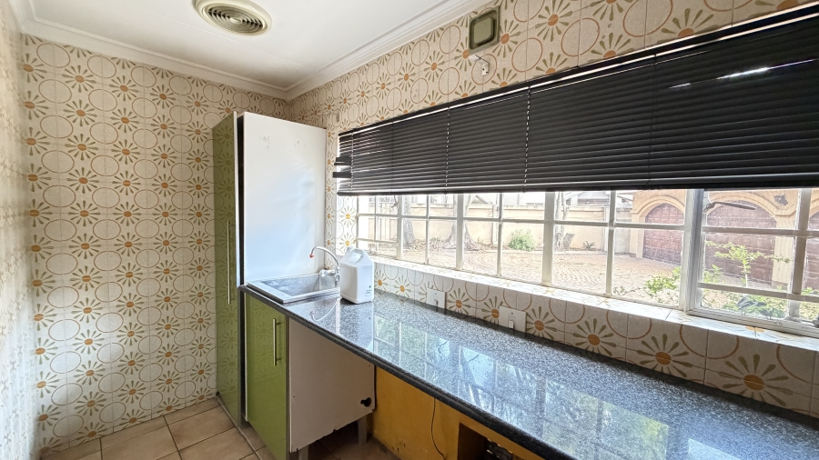 5 Bedroom Property for Sale in Lakefield Gauteng