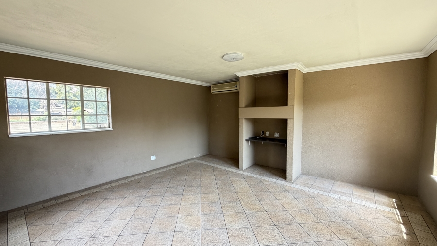 5 Bedroom Property for Sale in Lakefield Gauteng