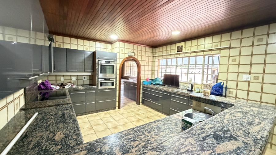 5 Bedroom Property for Sale in Lakefield Gauteng