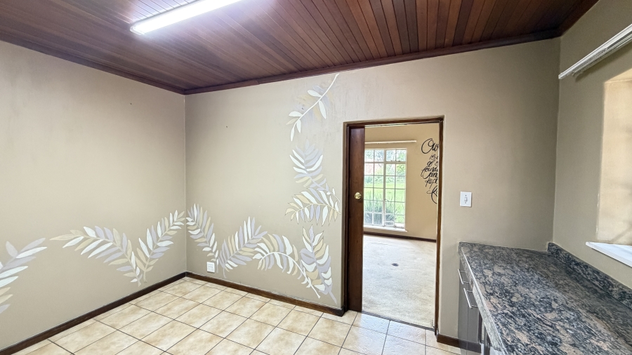 5 Bedroom Property for Sale in Lakefield Gauteng