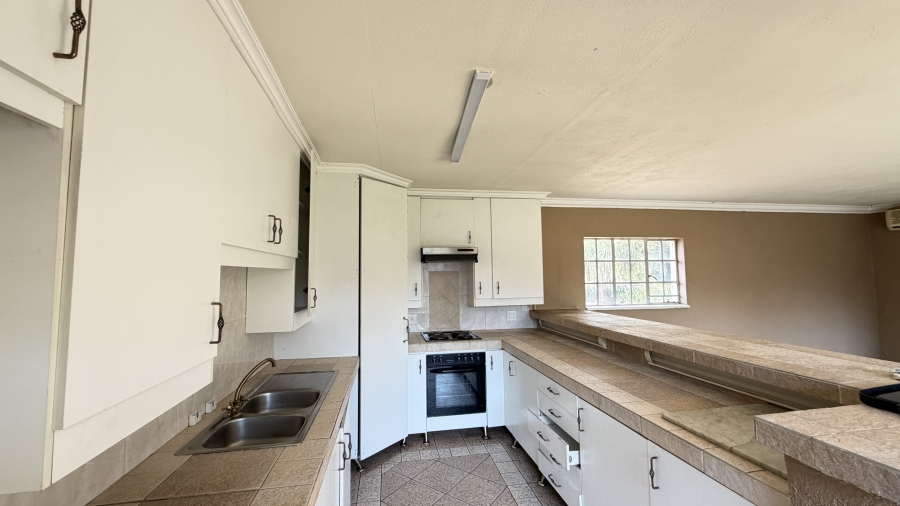 5 Bedroom Property for Sale in Lakefield Gauteng