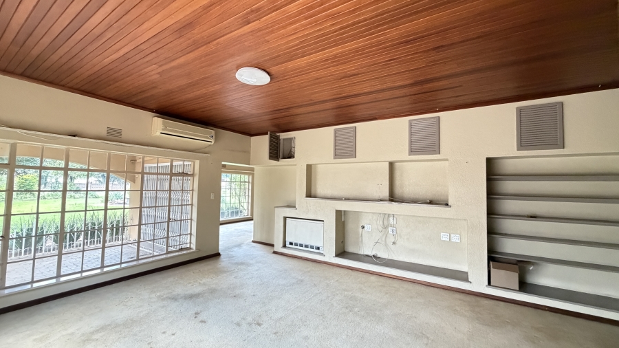 5 Bedroom Property for Sale in Lakefield Gauteng